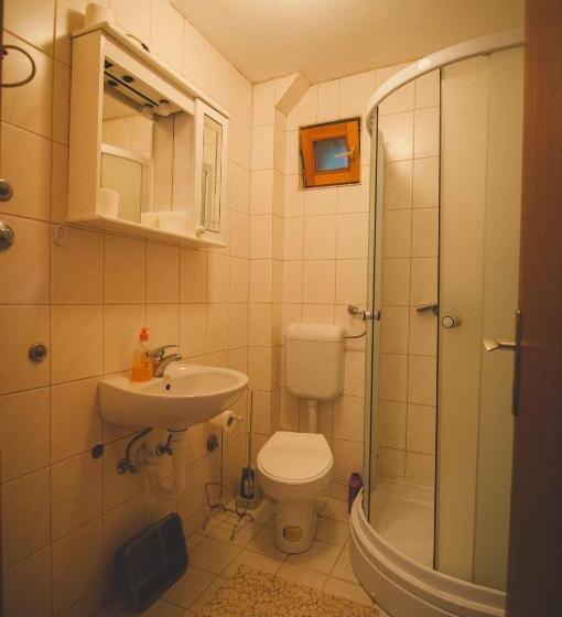 اتاق اکونومی, Guesthouse Mraovac