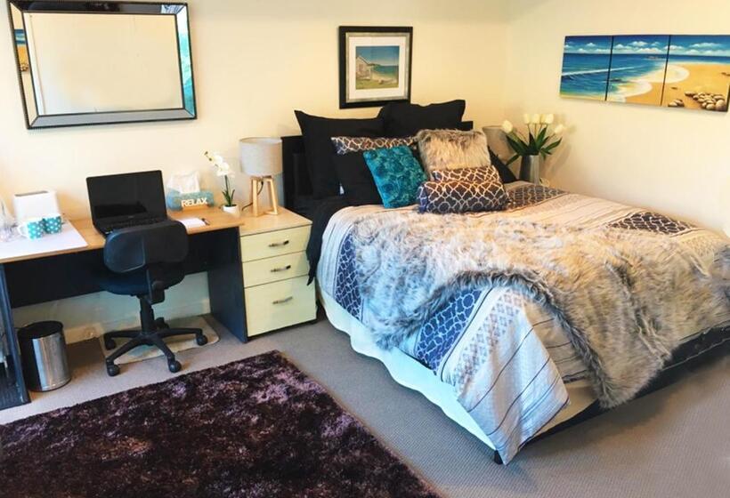 プールビュースタンダードステューディオ, Sea View Guest House