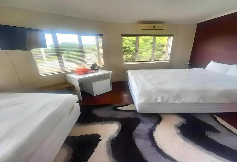 اتاق استاندارد سه تخته با چشمانداز باغ, Kzn Park View Guest House
