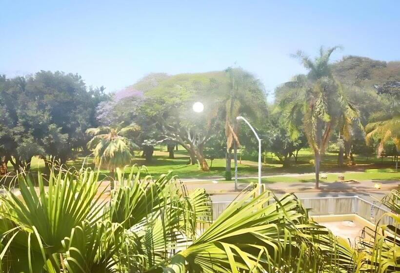 חדר סטנדרט לשלושה עם נוף לגינה, Kzn Park View Guest House