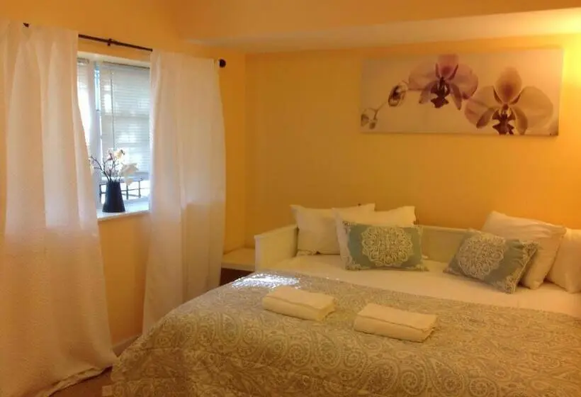 バス共有のスタンダードルーム, Mojoy Homesuites At Runyon