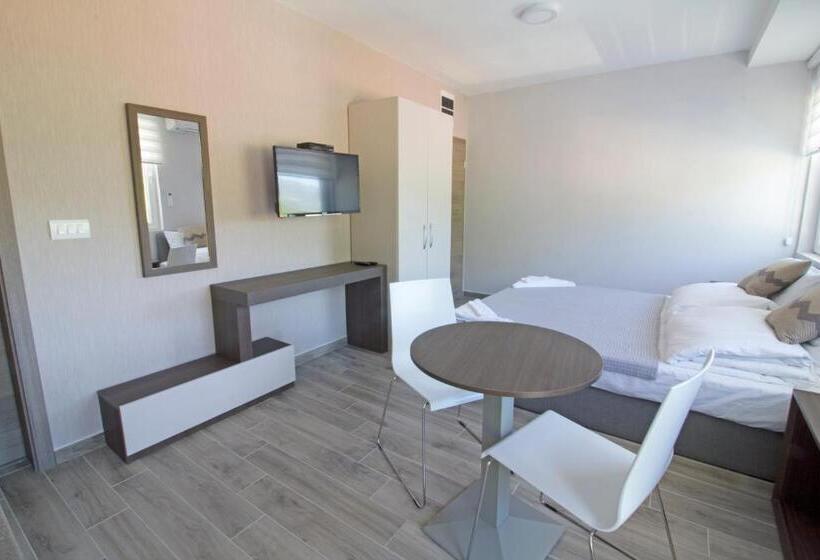 1 Bedroom Apartment Lake View, Villa Trpe