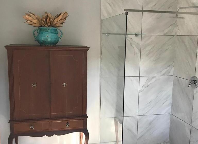 클래식 룸 킹 침대, A Kings View