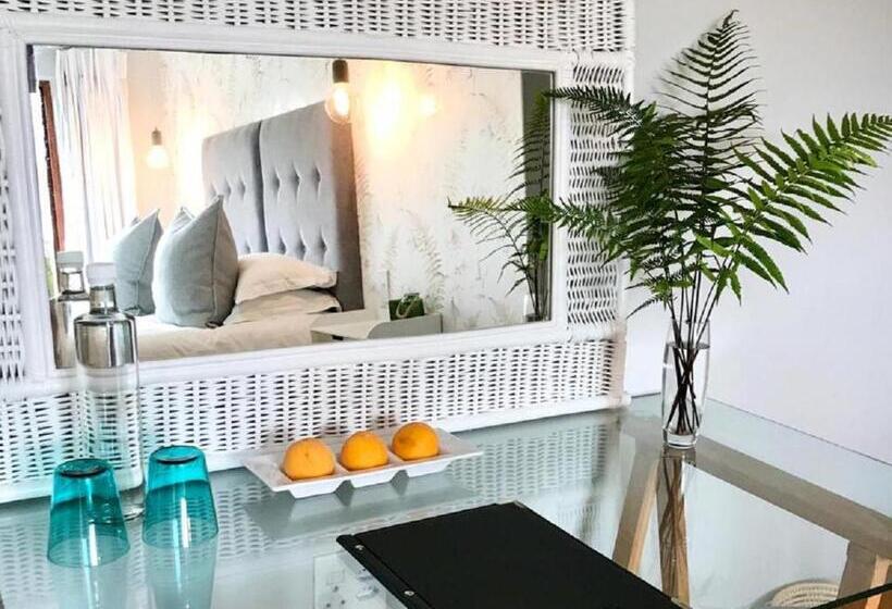 스탠다드 룸 킹사이즈 침대, A Kings View