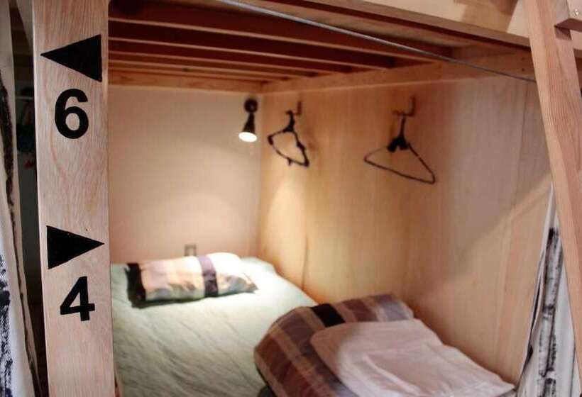 Lit en Chambre Commune, Kamagasaki University Of The Arts Cafe Garden Guest House Aka Cocoroom
