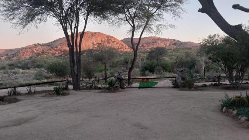 Quarto Estandar, Camp Mara