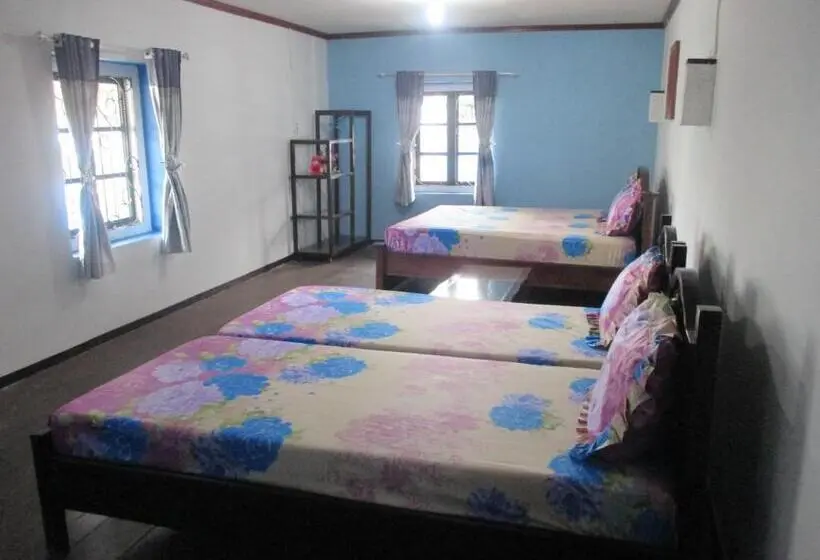 اتاق خانوادگی با سرویس بهداشتی مشترک, Mjr Ticketing Guest House