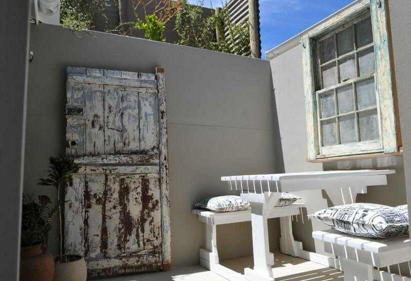 غرفة ديلوكس, The Calitz