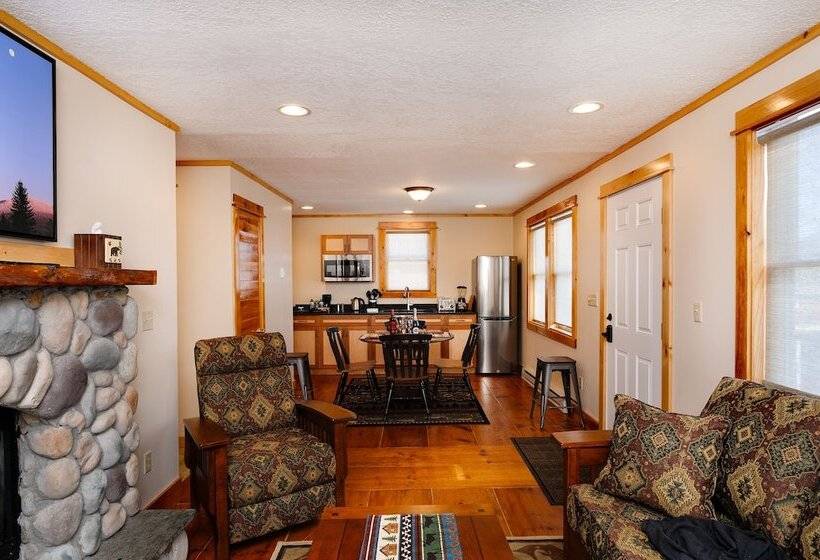 كابينة, Cobble Mountain Lodge