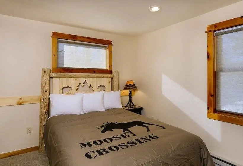 キャビン, Cobble Mountain Lodge