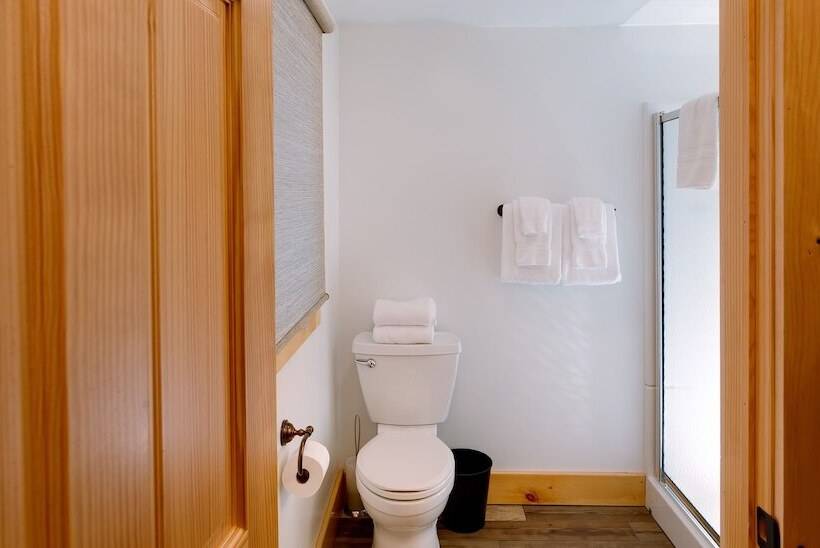 كابينة, Cobble Mountain Lodge