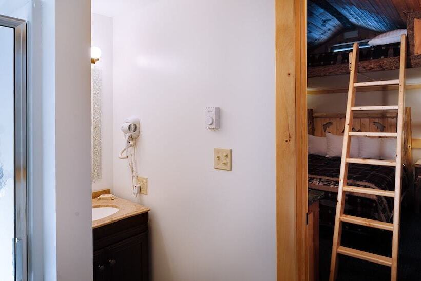 كابينة, Cobble Mountain Lodge