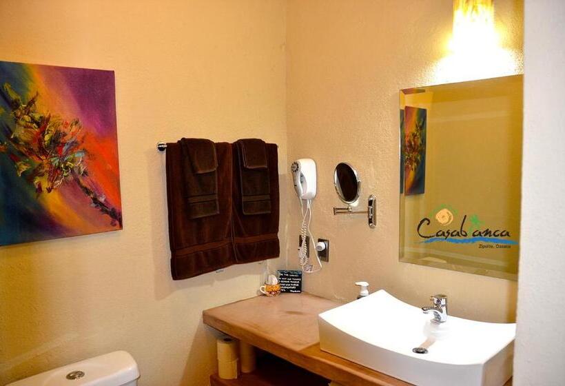 חדר דלוקס עם מיטת קינג, Casablanca Guest House   Adults Only   Starlink Internet!