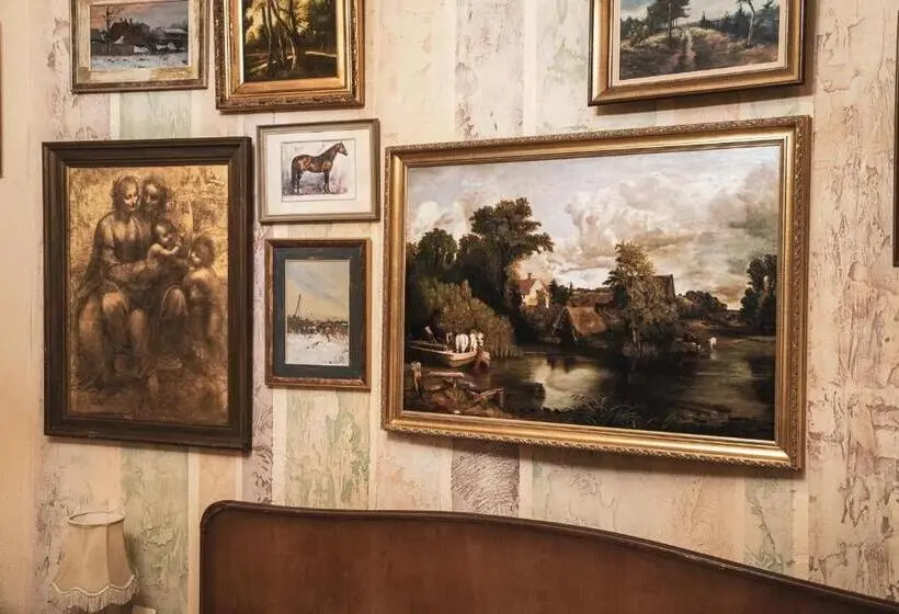バスルーム共有のトリプルスタンダード, Guest House Malkia Inter