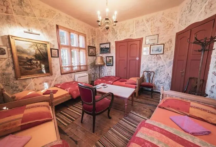 浴室共有スタンダード4人用ルーム, Guest House Malkia Inter