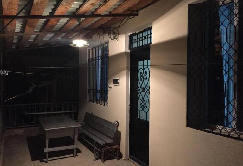 اتاق لوکس, Guesthouse Gua