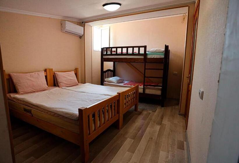 اتاق کلاسیک چهارنفره, Guesthouse Gua