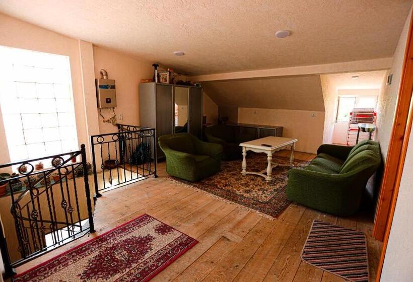 اتاق کلاسیک چهارنفره, Guesthouse Gua