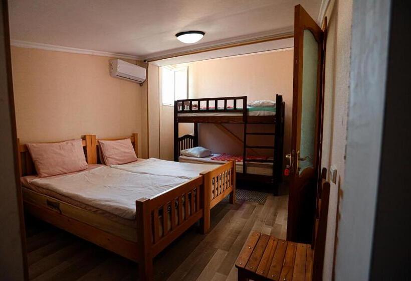 اتاق کلاسیک چهارنفره, Guesthouse Gua