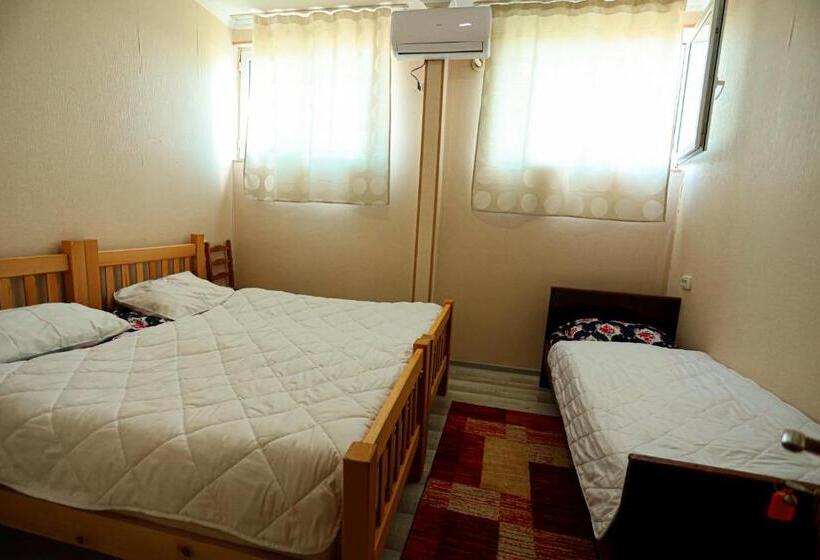 اتاق ساده سه‌ نفره, Guesthouse Gua