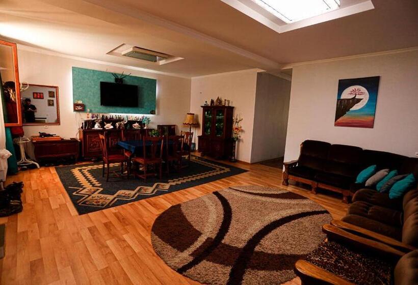اتاق خانوادگی, Guesthouse Gua