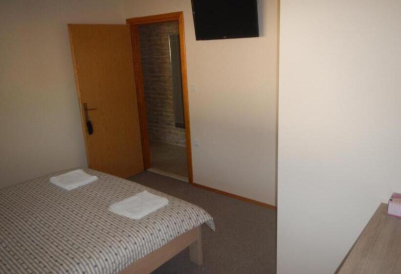 اتاق استاندارد با چشم‌انداز باغ, Riverside Guesthouse