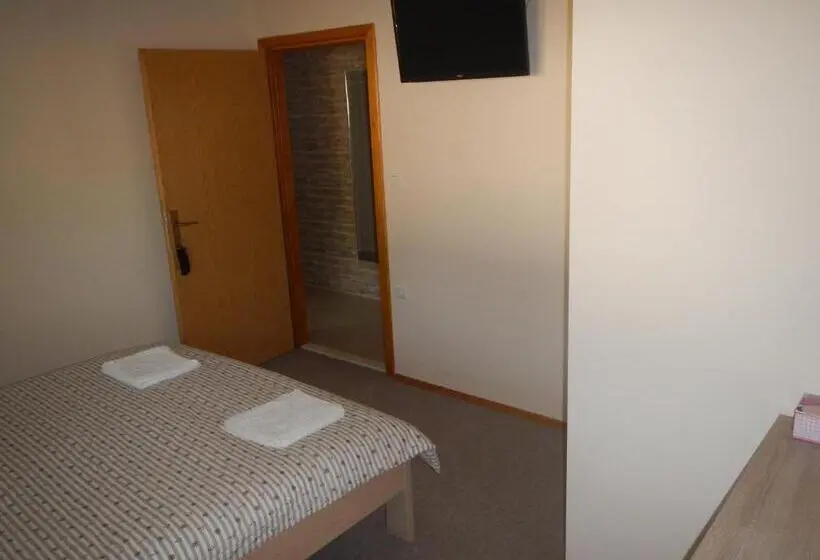 اتاق استاندارد با چشم‌انداز باغ, Riverside Guesthouse