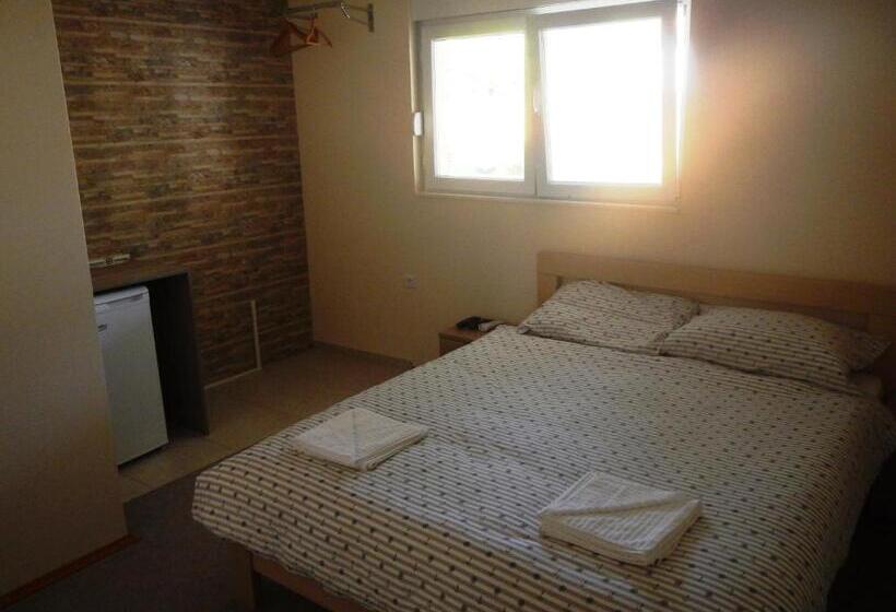 اتاق استاندارد با چشم‌انداز باغ, Riverside Guesthouse