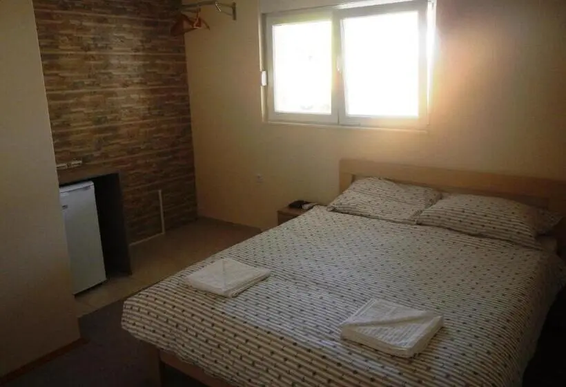 اتاق استاندارد با چشم‌انداز باغ, Riverside Guesthouse