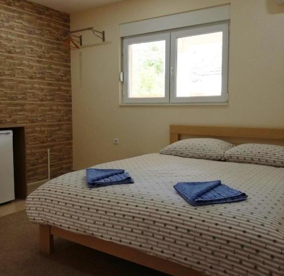 اتاق استاندارد با چشم‌انداز باغ, Riverside Guesthouse