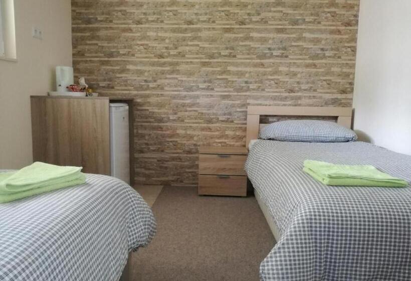 اتاق استاندارد با چشم‌انداز باغ, Riverside Guesthouse