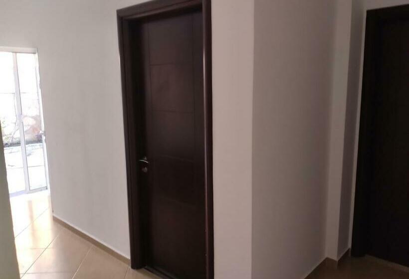 발코니가 있는 4인용 스탠다드 룸, Xuxi Apartments