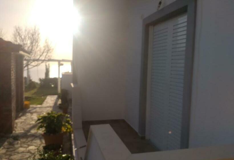 발코니가 있는 4인용 스탠다드 룸, Xuxi Apartments