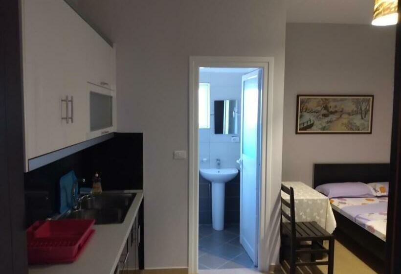 اتاق استاندارد چهارنفره با بالکن, Xuxi Apartments