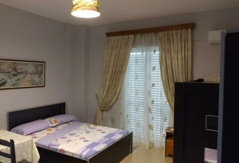 발코니가 있는 4인용 스탠다드 룸, Xuxi Apartments