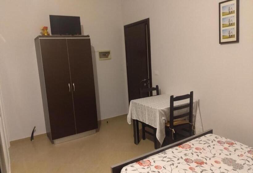 발코니가 있는 4인용 스탠다드 룸, Xuxi Apartments