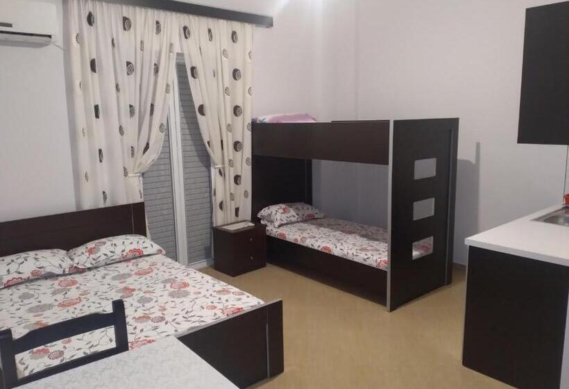 발코니가 있는 4인용 스탠다드 룸, Xuxi Apartments