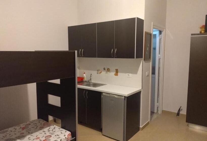 발코니가 있는 4인용 스탠다드 룸, Xuxi Apartments