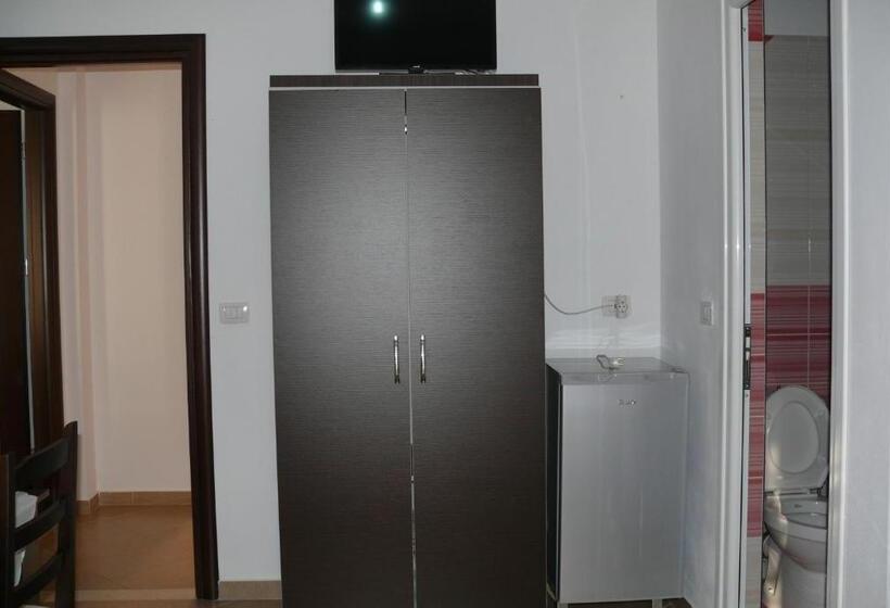 발코니가 있는 4인용 스탠다드 룸, Xuxi Apartments