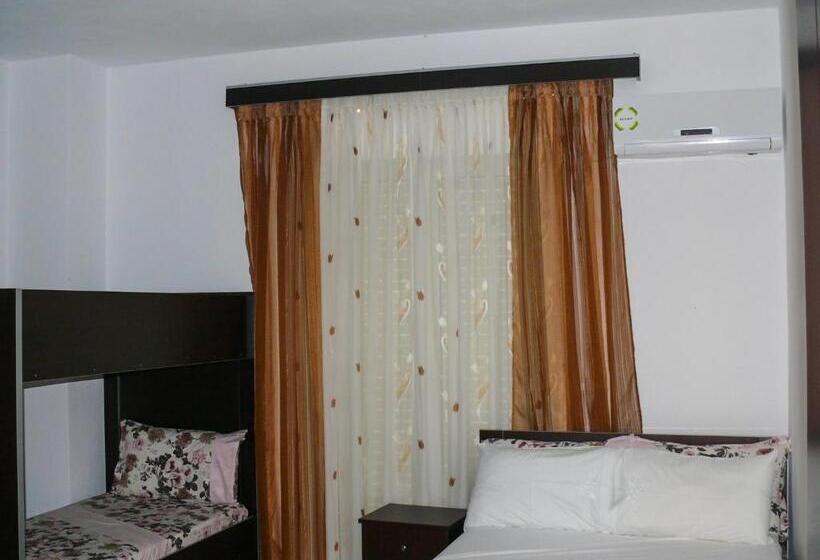 발코니가 있는 4인용 스탠다드 룸, Xuxi Apartments