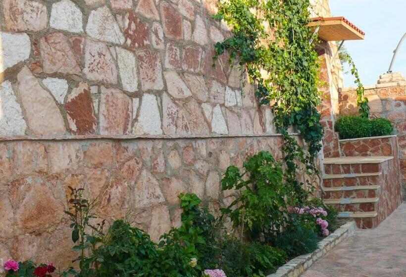 발코니가 있는 4인용 스탠다드 룸, Xuxi Apartments