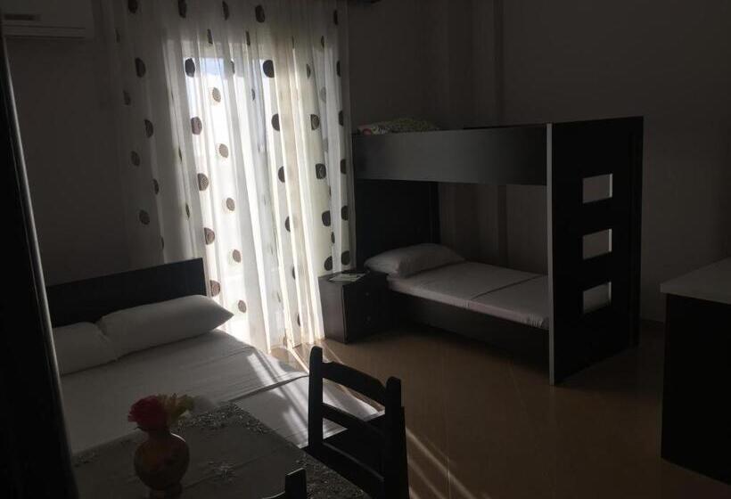 발코니가 있는 4인용 스탠다드 룸, Xuxi Apartments