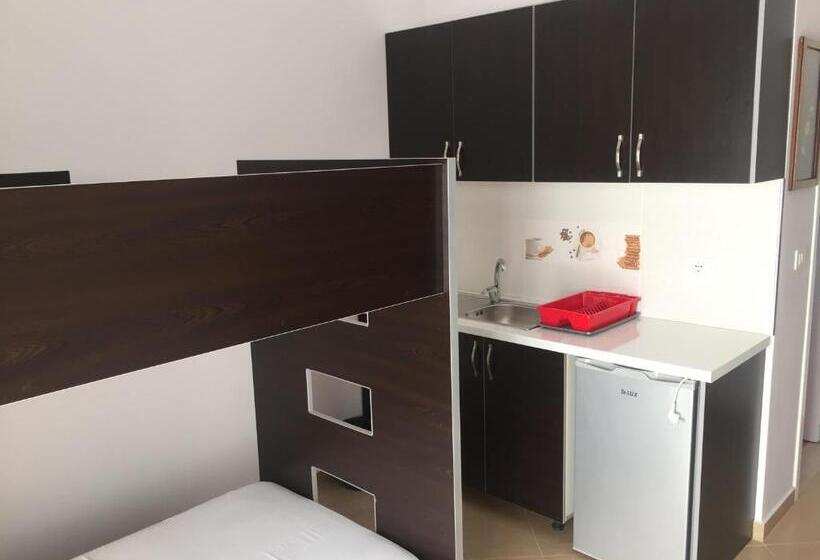 발코니가 있는 4인용 스탠다드 룸, Xuxi Apartments