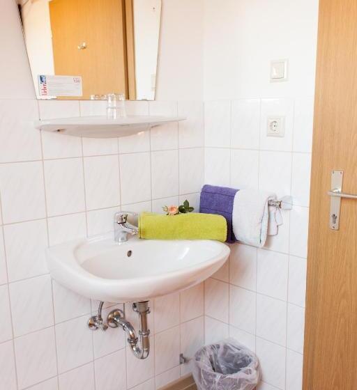 基本单人间共用浴室, Frühstückspension Kölich