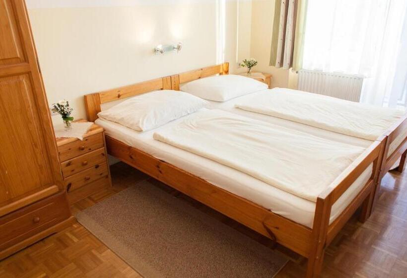 基本房间共用浴室, Frühstückspension Kölich