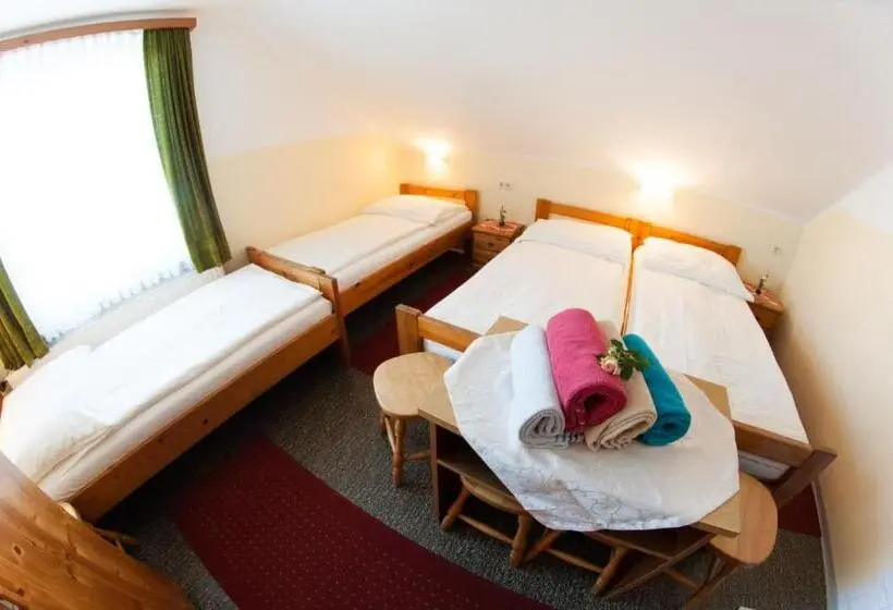 浴室共有ベーシック４人用ルーム, Frühstückspension Kölich