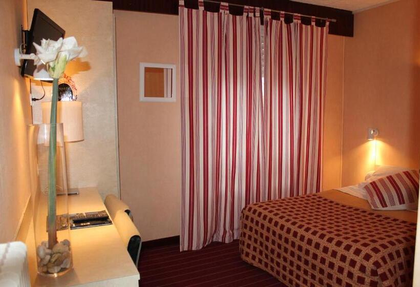 Номер Стандарт, Hôtel Du Commerce