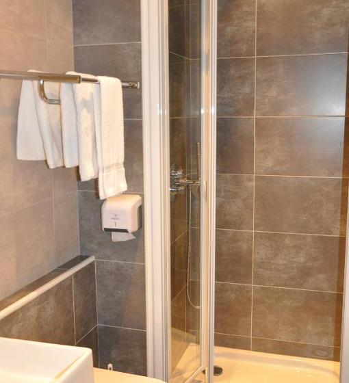 Номер Стандарт, Hôtel Du Commerce