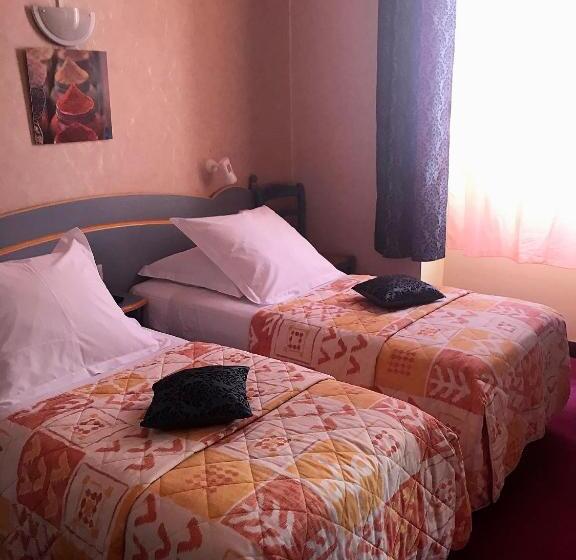 Номер Стандарт, Hôtel Du Commerce