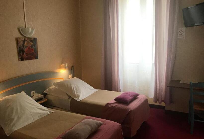 Номер Стандарт, Hôtel Du Commerce